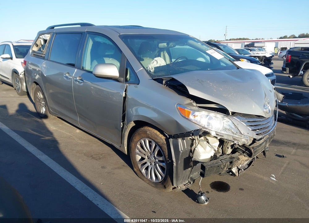 2017 TOYOTA SIENNA XLE 8 PASSENGER VIN: 5TDYZ3DC0HS839699