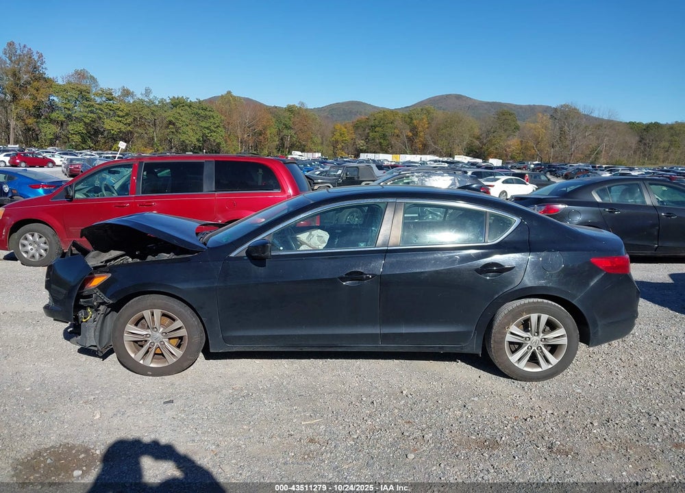 2013 ACURA ILX 2.0L VIN: 19VDE1F3XDE003343