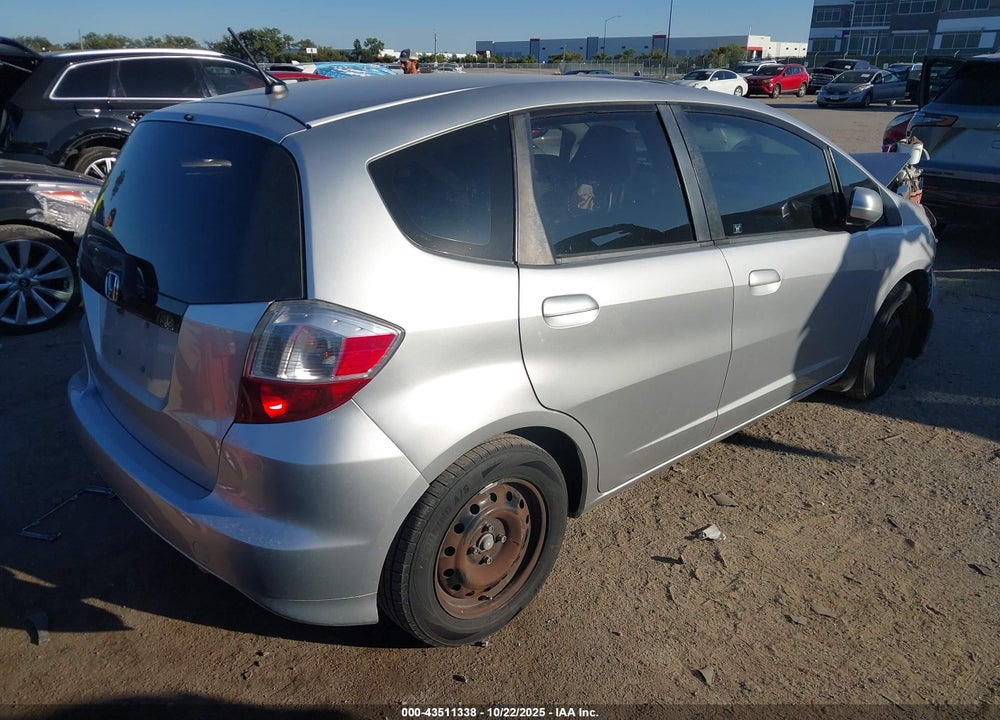 2013 HONDA FIT VIN: JHMGE8H35DC070691