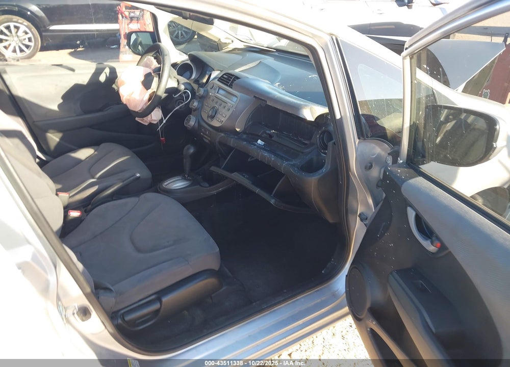 2013 HONDA FIT VIN: JHMGE8H35DC070691