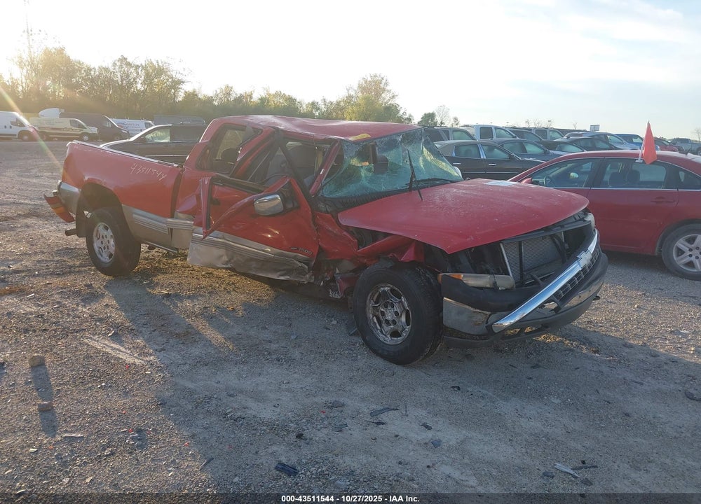 2000 CHEVROLET SILVERADO 1500 LS VIN: 2GCEC19W1Y1230513