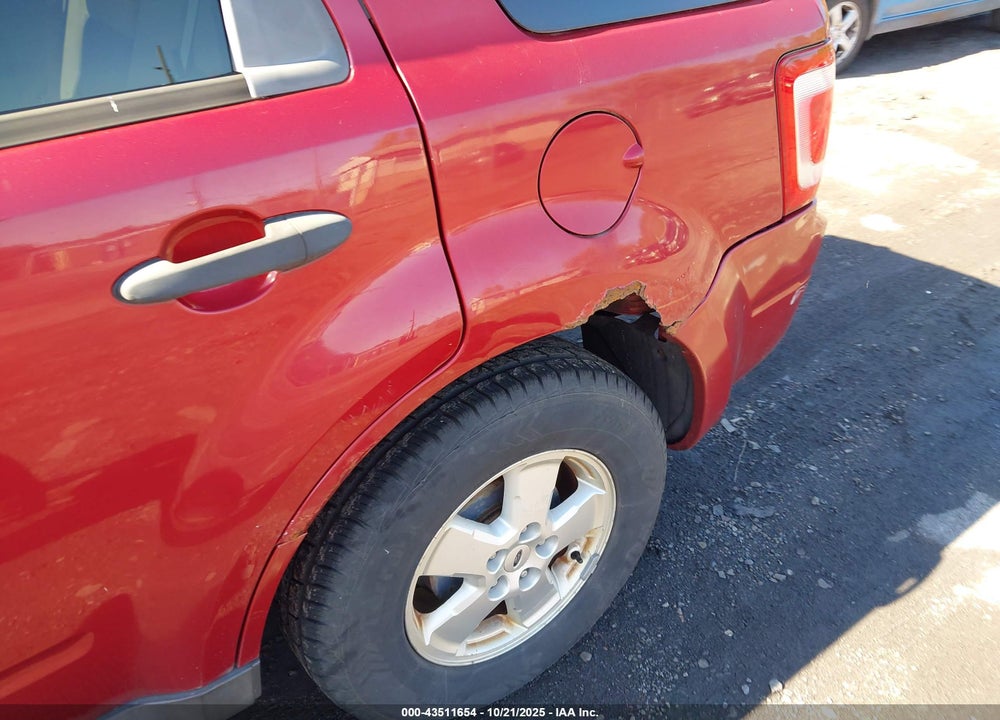2008 FORD ESCAPE VIN: 1FMCU93128KC67680