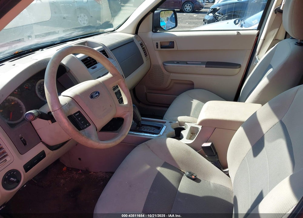2008 FORD ESCAPE VIN: 1FMCU93128KC67680