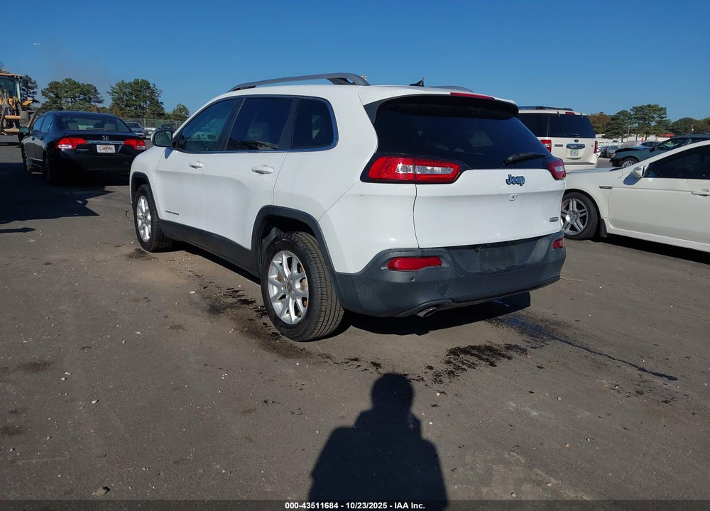 2015 JEEP CHEROKEE VIN: 1C4PJLCB8FW632065
