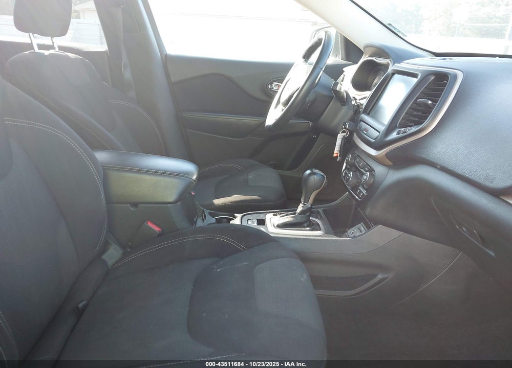 2015 JEEP CHEROKEE VIN: 1C4PJLCB8FW632065