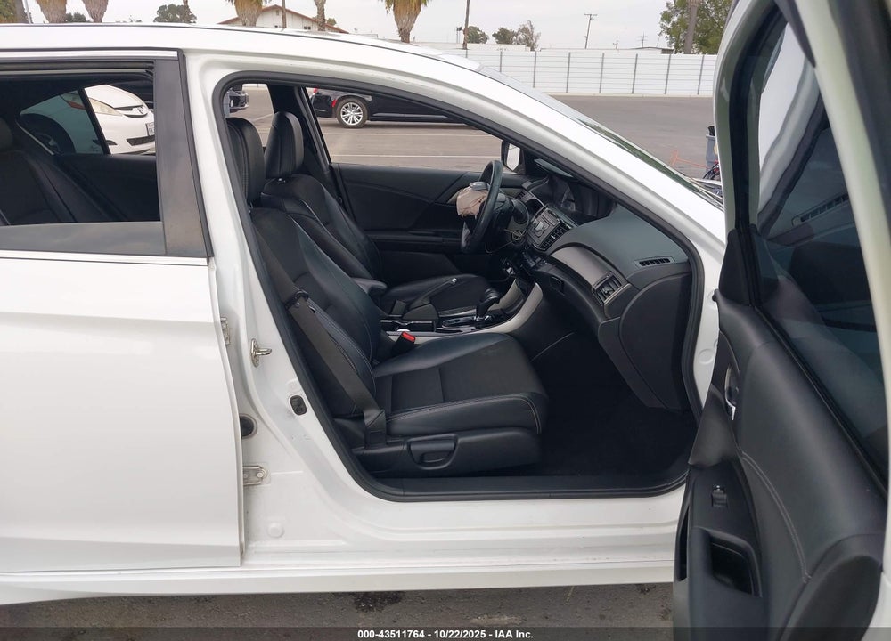 2017 HONDA ACCORD VIN: 1HGCR2F66HA001560
