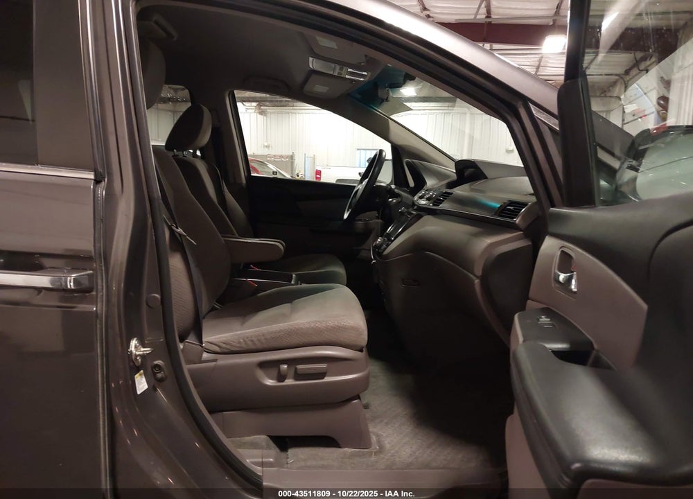 2016 HONDA ODYSSEY SE VIN: 5FNRL5H31GB155856