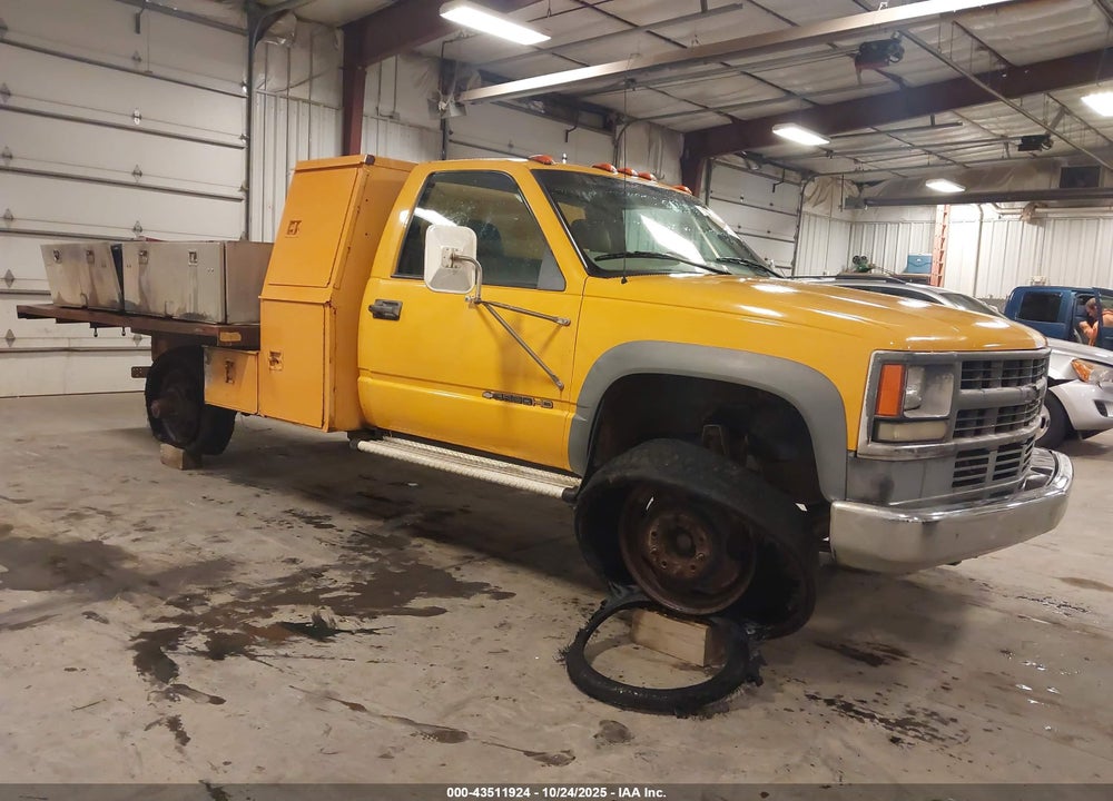 2000 CHEVROLET C3500 HD CHASSIS VIN: 1GBKC34J0YF419211