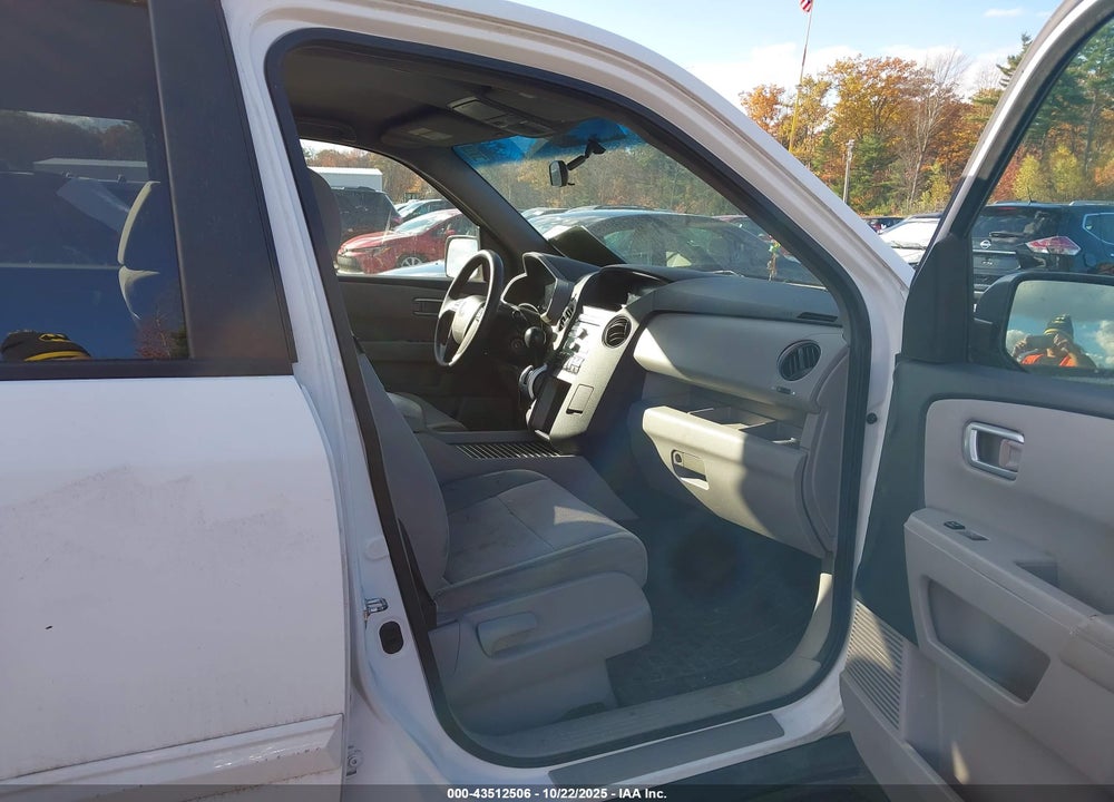 2011 HONDA PILOT EX VIN: 5FNYF4H47BB029242