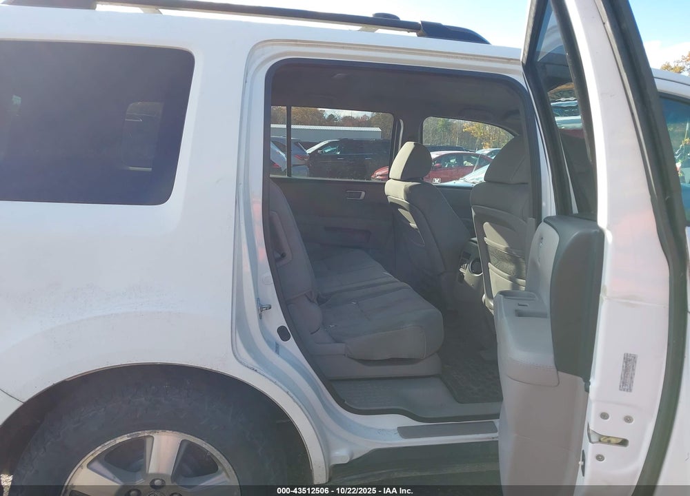 2011 HONDA PILOT EX VIN: 5FNYF4H47BB029242