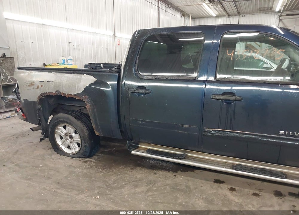 2011 CHEVROLET SILVERADO 1500 LT VIN: 1GCPKSE35BF172550