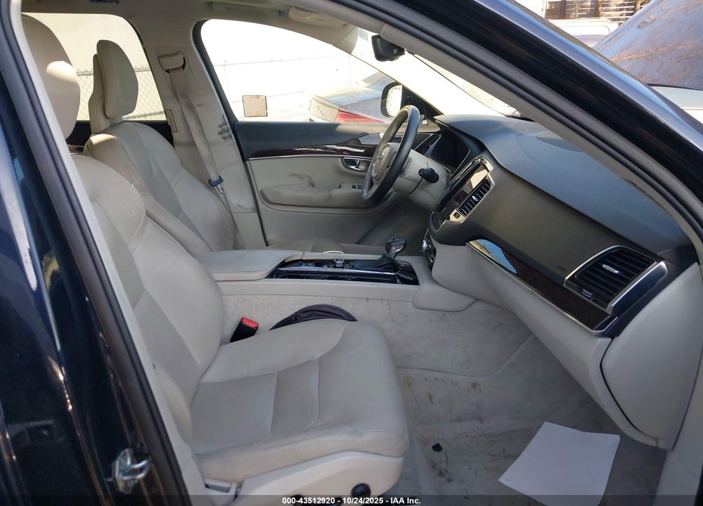2016 VOLVO XC90 T6 MOMENTUM VIN: YV4A22PK9G1041469