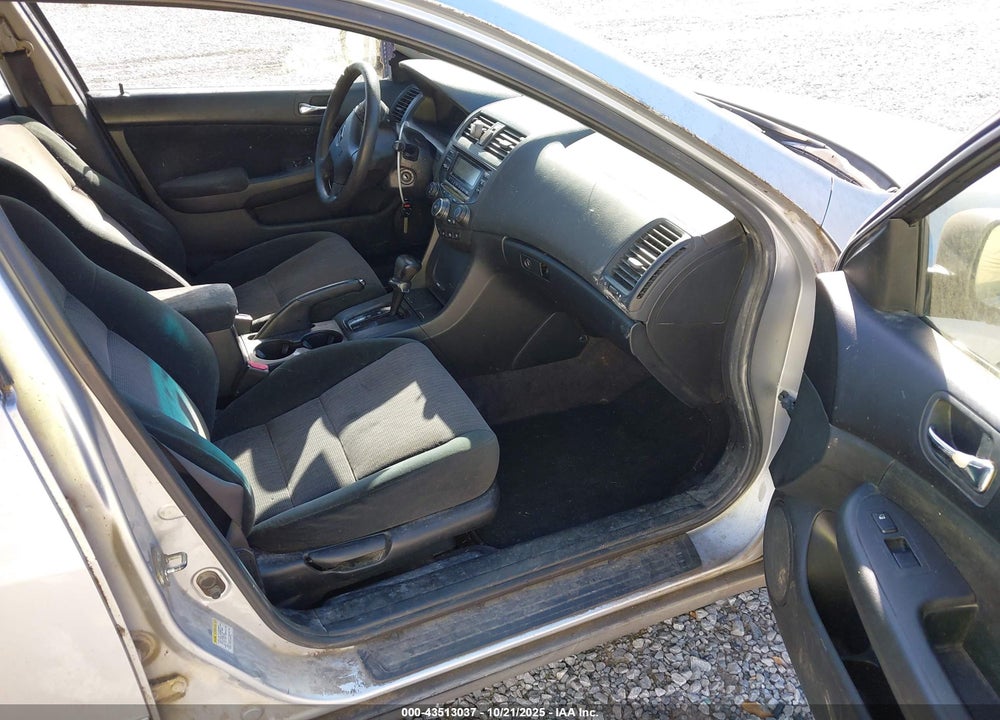 2005 HONDA ACCORD 2.4 LX VIN: 1HGCM56495A193230