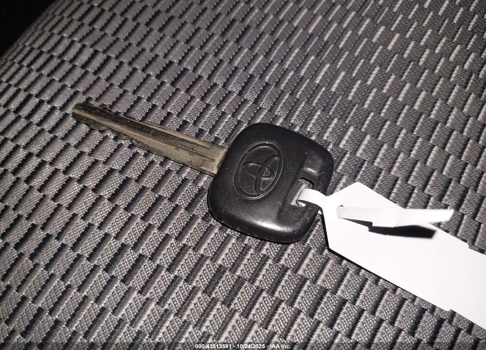 2005 TOYOTA RAV4 VIN: JTEHD20V750053697