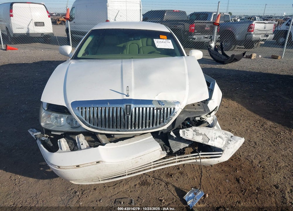 2006 LINCOLN TOWN CAR SIGNATURE VIN: 1LNHM81V36Y637096