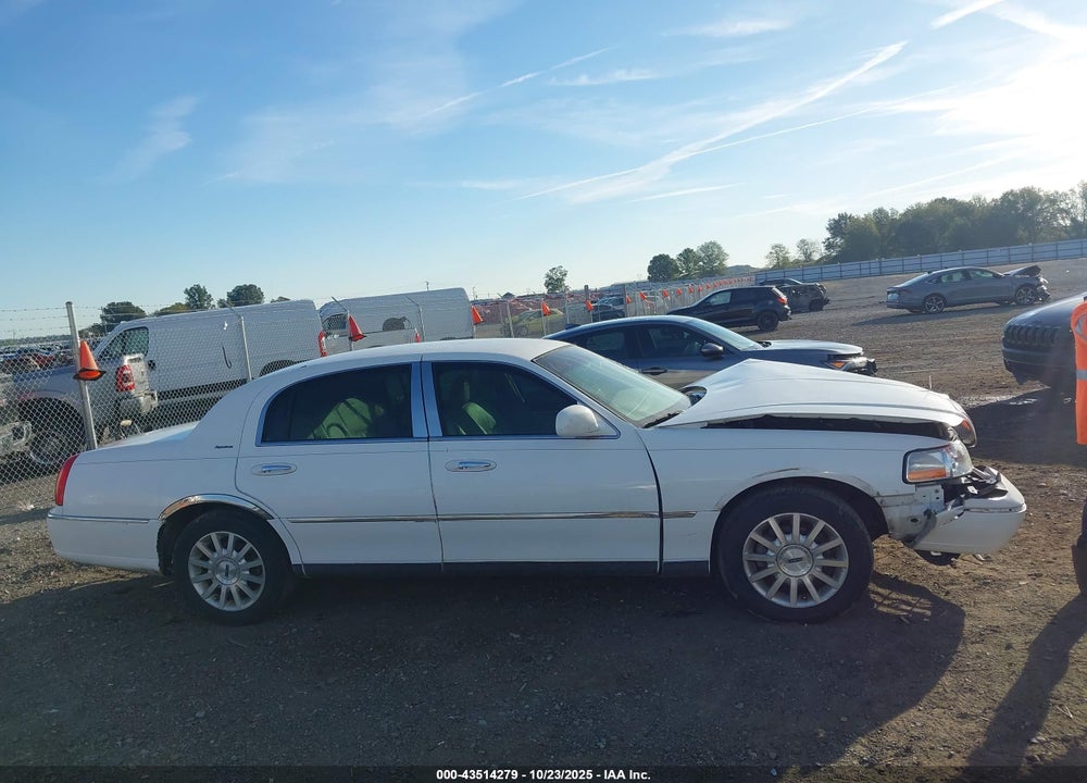 2006 LINCOLN TOWN CAR SIGNATURE VIN: 1LNHM81V36Y637096