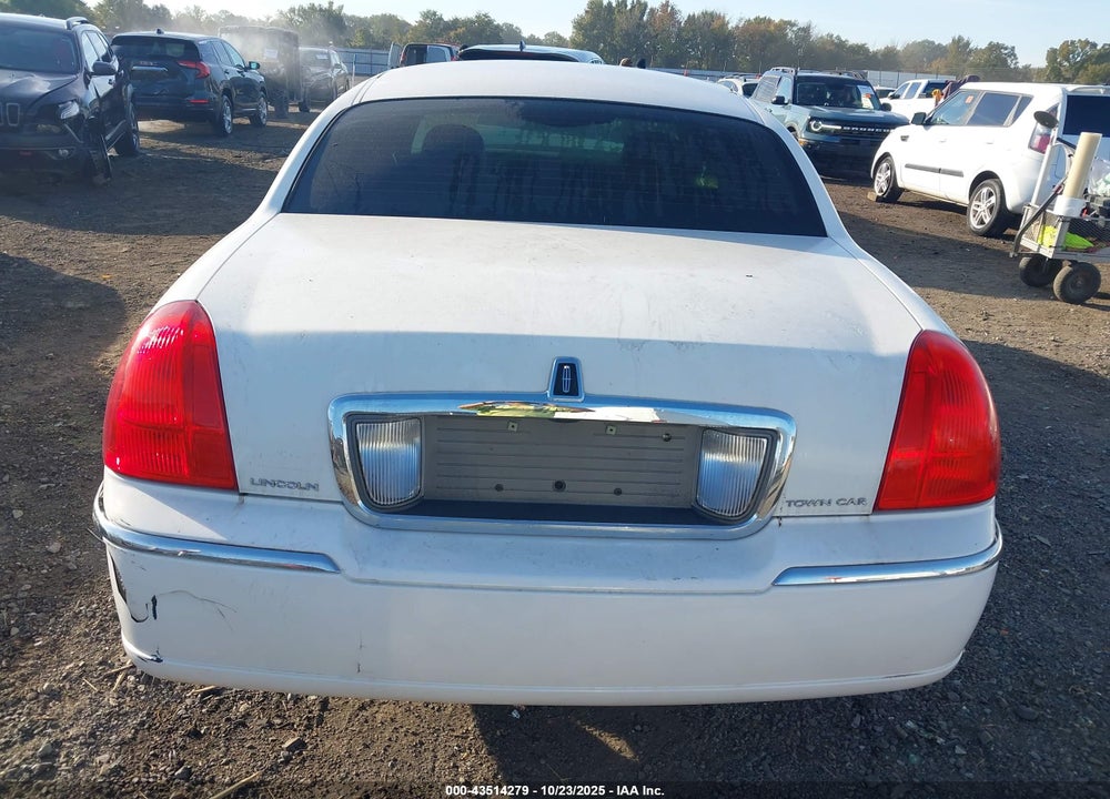 2006 LINCOLN TOWN CAR SIGNATURE VIN: 1LNHM81V36Y637096