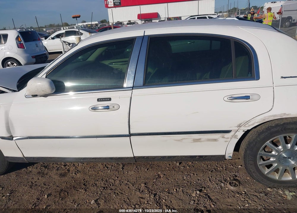 2006 LINCOLN TOWN CAR SIGNATURE VIN: 1LNHM81V36Y637096