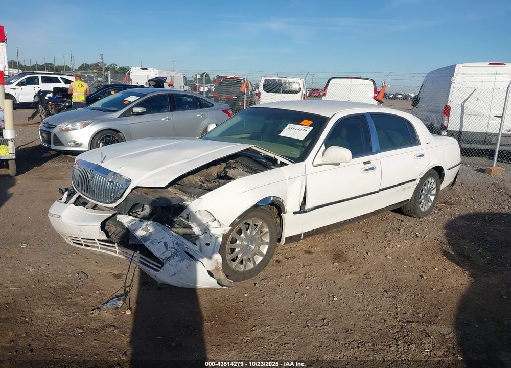 2006 LINCOLN TOWN CAR SIGNATURE VIN: 1LNHM81V36Y637096