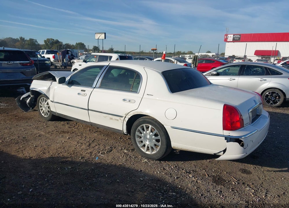 2006 LINCOLN TOWN CAR SIGNATURE VIN: 1LNHM81V36Y637096