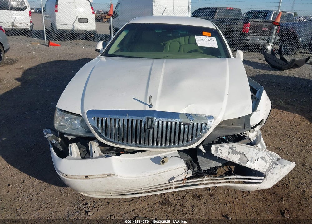 2006 LINCOLN TOWN CAR SIGNATURE VIN: 1LNHM81V36Y637096