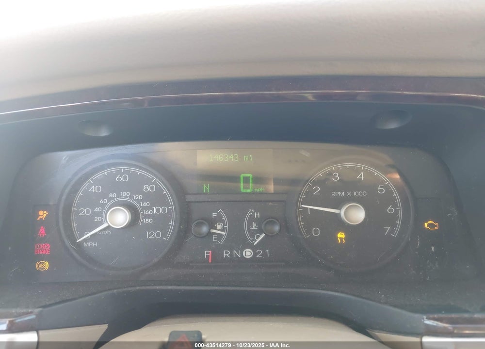2006 LINCOLN TOWN CAR SIGNATURE VIN: 1LNHM81V36Y637096