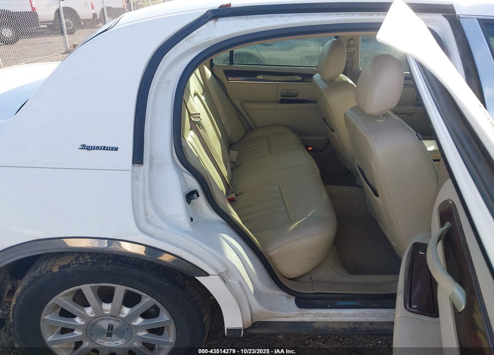 2006 LINCOLN TOWN CAR SIGNATURE VIN: 1LNHM81V36Y637096