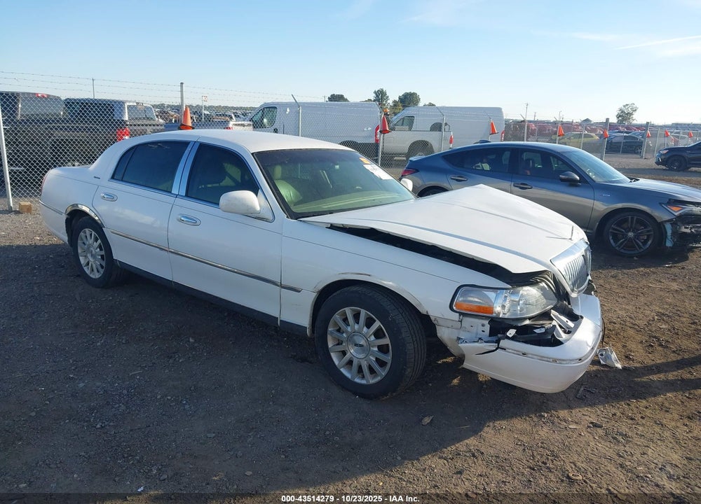 2006 LINCOLN TOWN CAR SIGNATURE VIN: 1LNHM81V36Y637096