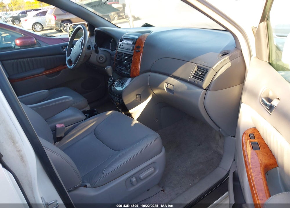 2008 TOYOTA SIENNA VIN: 5TDZK22C78S165735