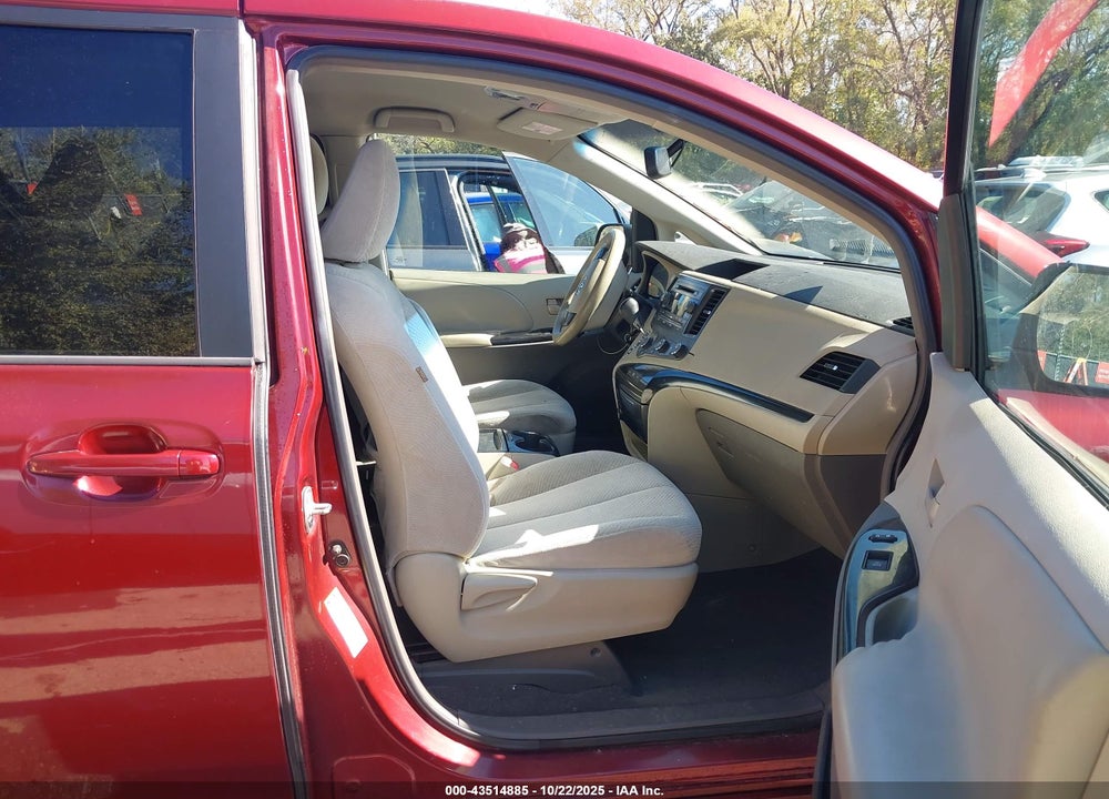 2011 TOYOTA SIENNA LE V6 VIN: 5TDKK3DC3BS080158
