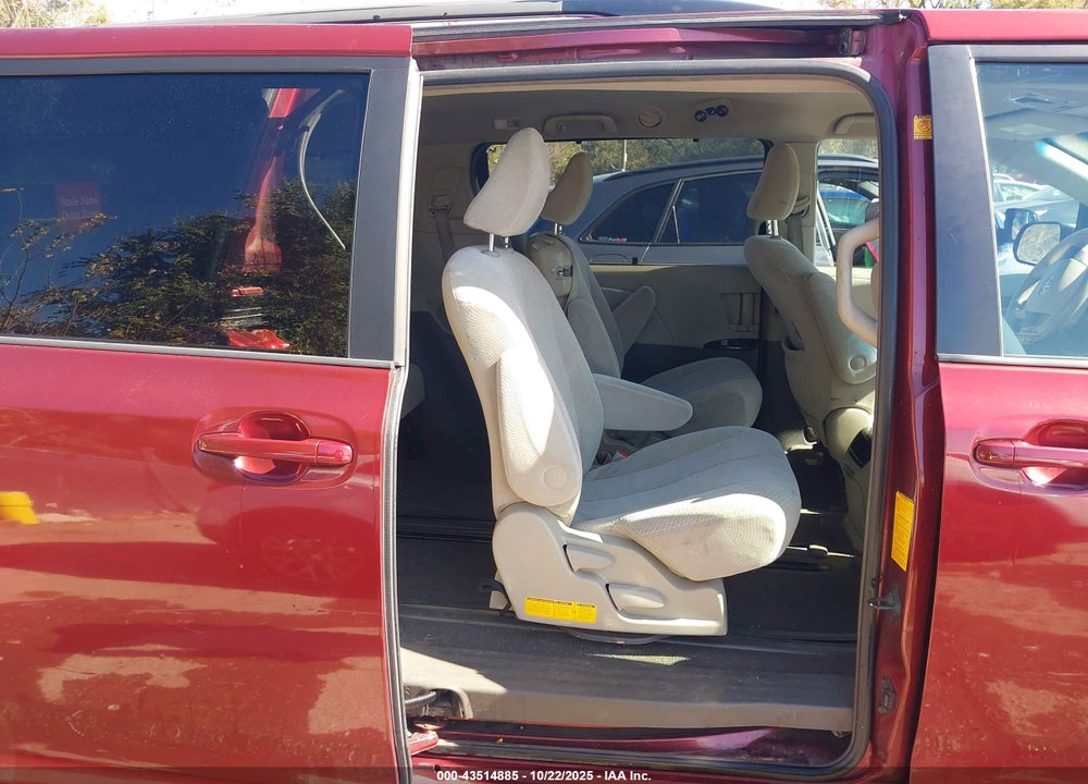 2011 TOYOTA SIENNA LE V6 VIN: 5TDKK3DC3BS080158
