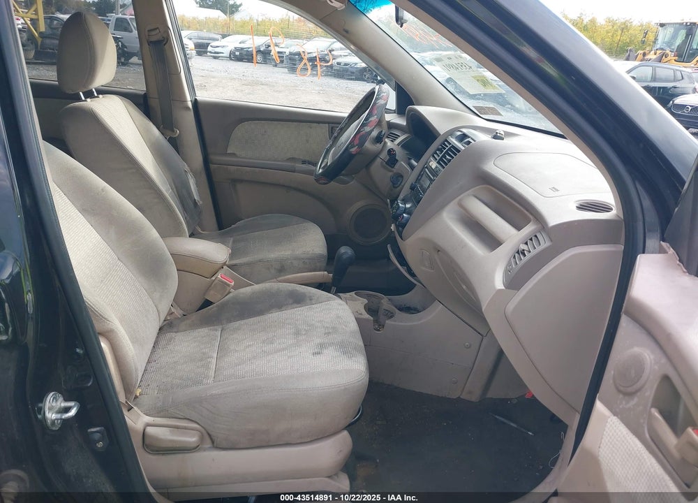 2008 KIA SPORTAGE VIN: KNDJF724287501602