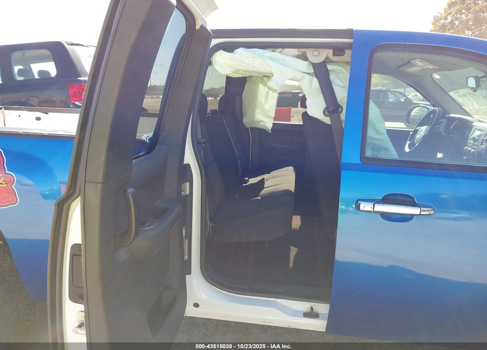 2011 CHEVROLET SILVERADO 1500 LS VIN: 1GCRCREA1BZ185646
