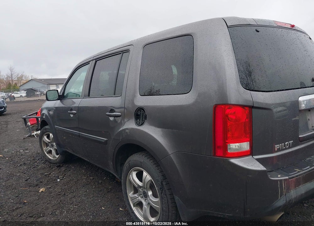 2015 HONDA PILOT VIN: 5FNYF4H38FB019252