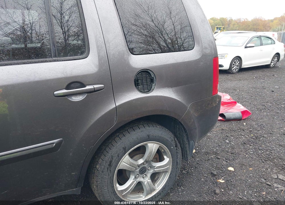 2015 HONDA PILOT VIN: 5FNYF4H38FB019252