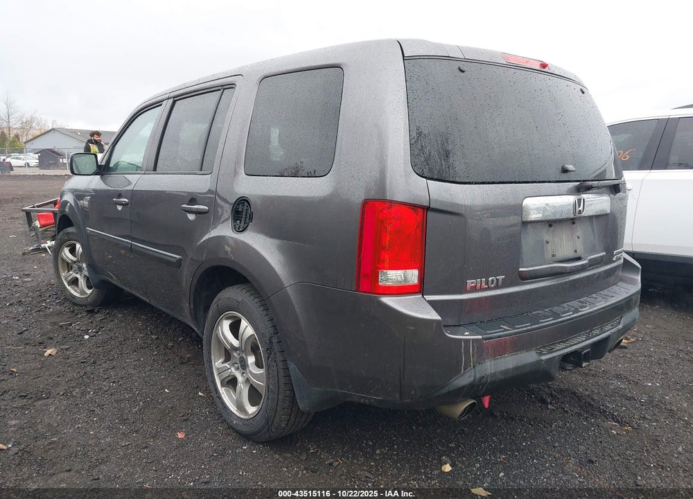 2015 HONDA PILOT VIN: 5FNYF4H38FB019252