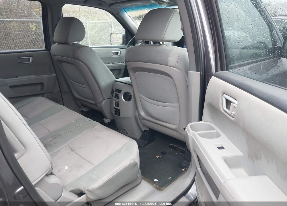 2015 HONDA PILOT VIN: 5FNYF4H38FB019252