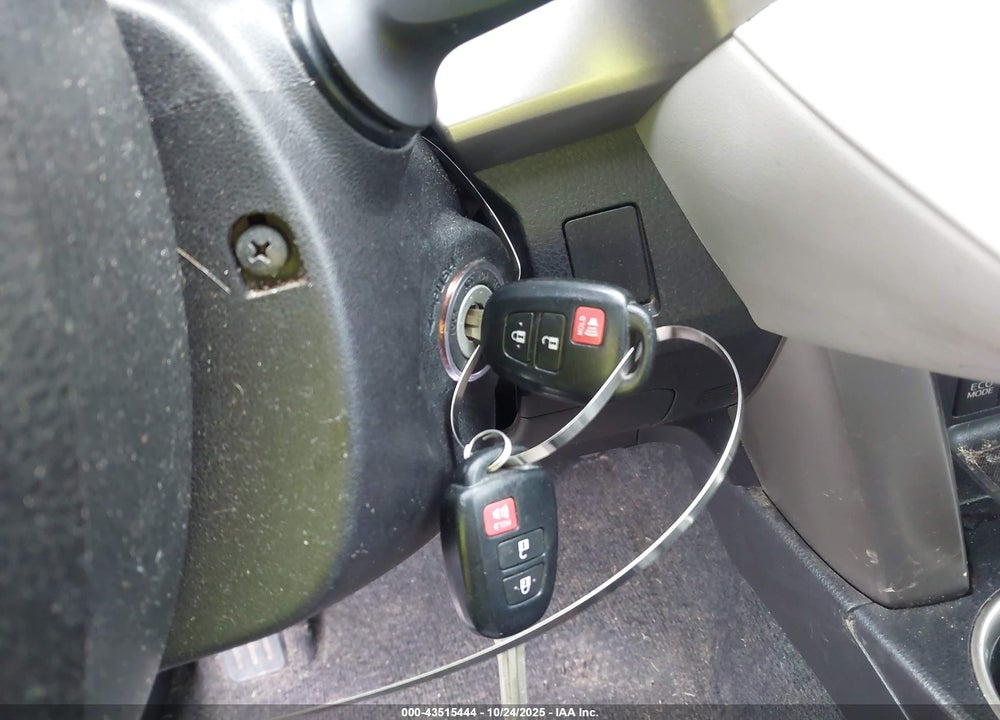 2015 TOYOTA RAV4 LE VIN: 2T3BFREV0FW235289