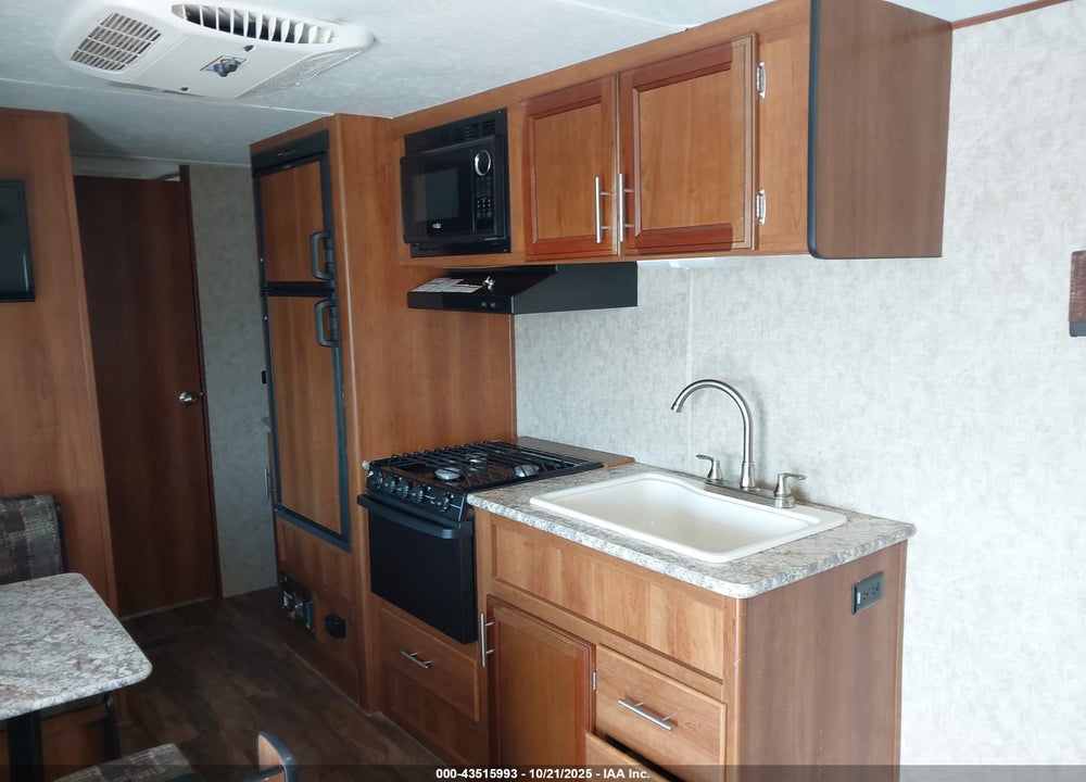 2018 AVENGER CAMPER VIN: 5Z2AVRB2JB917565