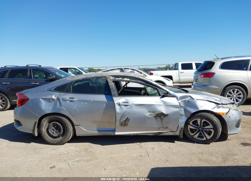 2018 HONDA CIVIC VIN: 2HGFC2F52JH557572