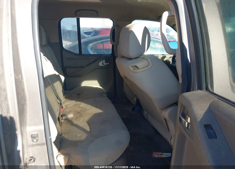 2005 NISSAN FRONTIER LE VIN: 1N6AD07W05C449233