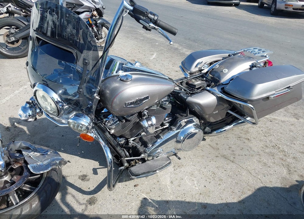 2017 HARLEY-DAVIDSON FLHR ROAD KING VIN: 1HD1FBC34HB619414