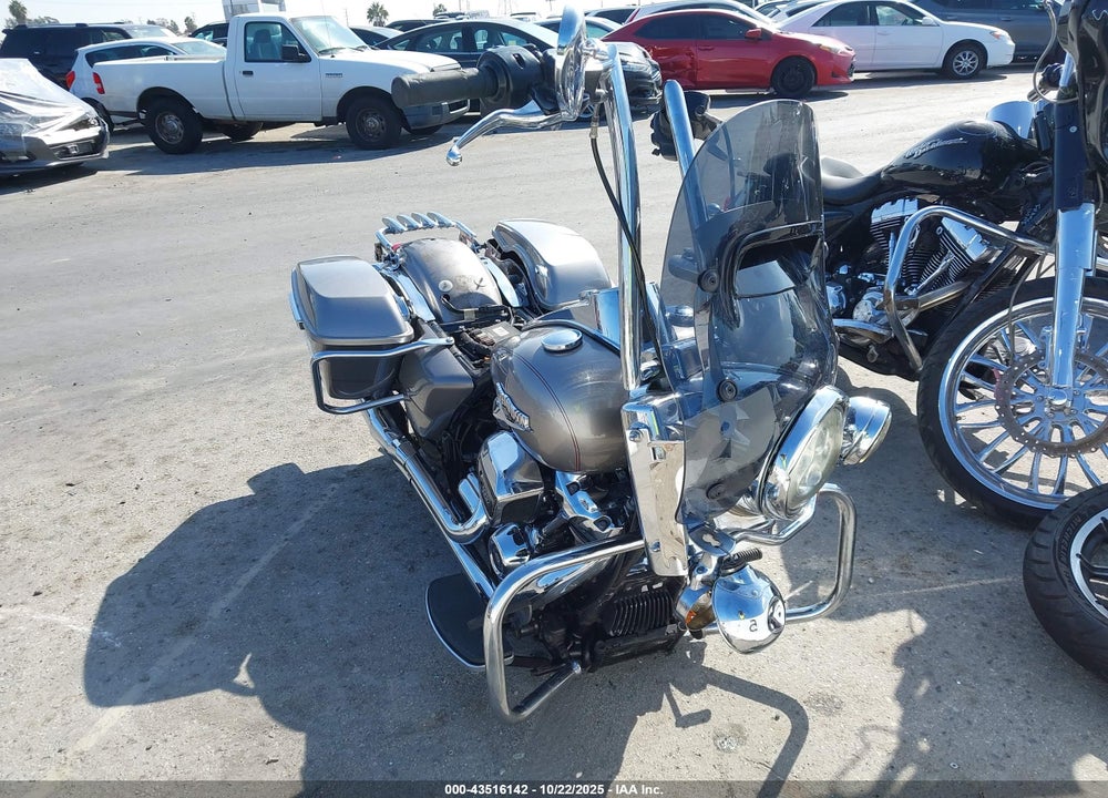 2017 HARLEY-DAVIDSON FLHR ROAD KING VIN: 1HD1FBC34HB619414