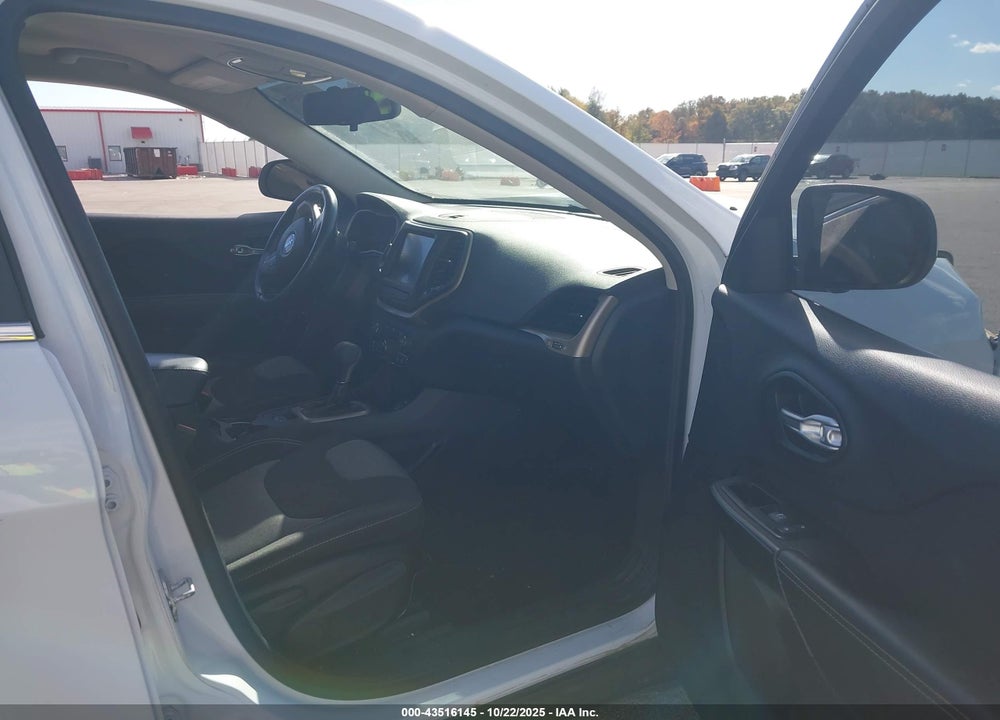 2014 JEEP CHEROKEE VIN: 1C4PJLCB1EW158197