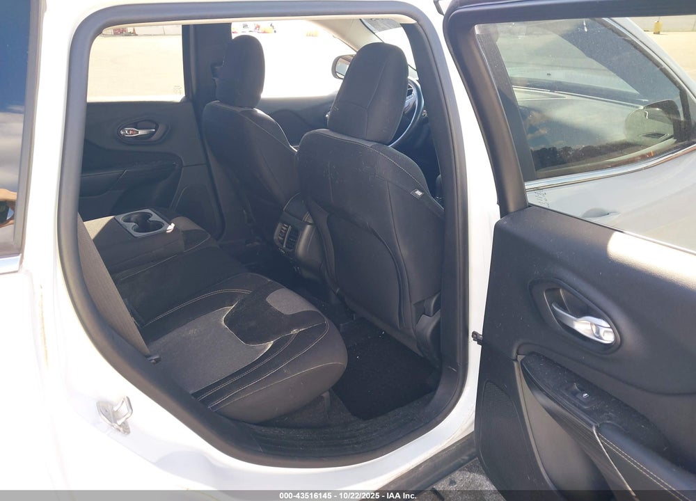 2014 JEEP CHEROKEE VIN: 1C4PJLCB1EW158197