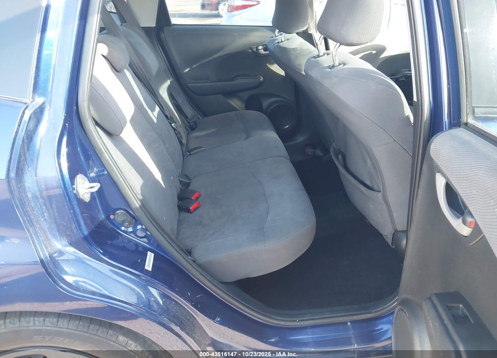 2011 HONDA FIT VIN: JHMGE8H34BC028011