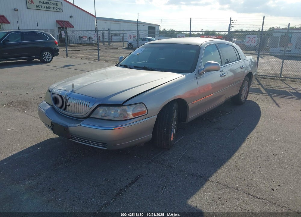2009 LINCOLN TOWN CAR SIGNATURE LIMITED VIN: 2LNHM82V59X622733