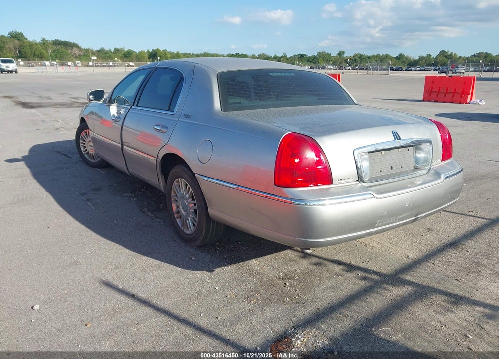 2009 LINCOLN TOWN CAR SIGNATURE LIMITED VIN: 2LNHM82V59X622733