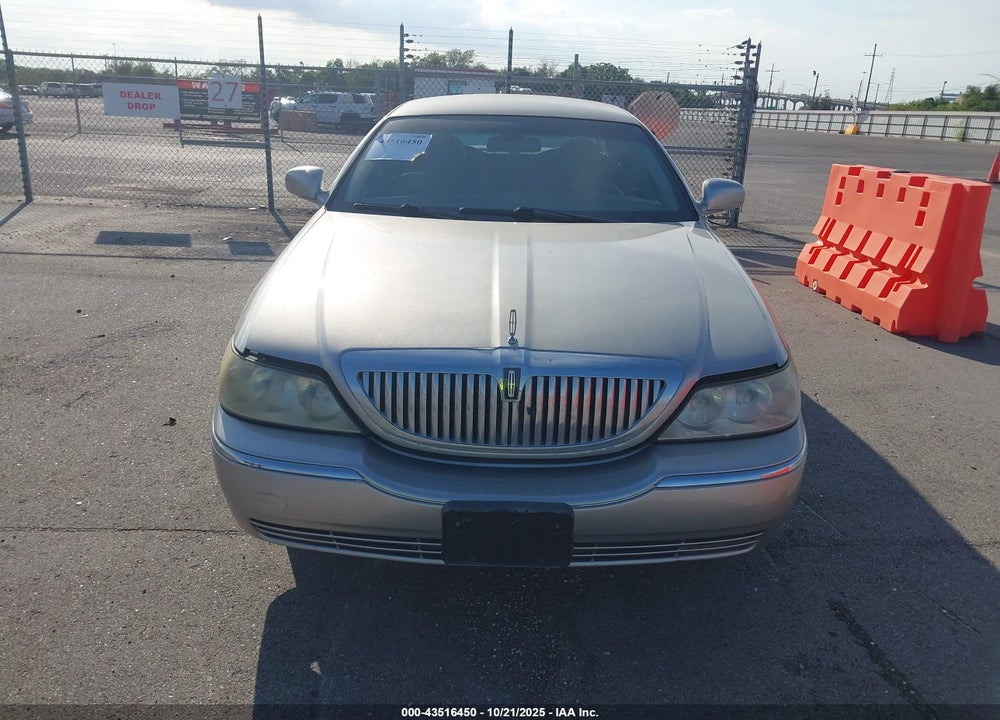 2009 LINCOLN TOWN CAR SIGNATURE LIMITED VIN: 2LNHM82V59X622733
