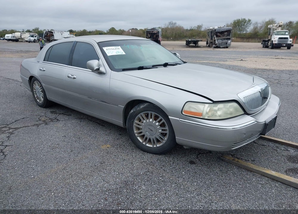 2009 LINCOLN TOWN CAR SIGNATURE LIMITED VIN: 2LNHM82V59X622733